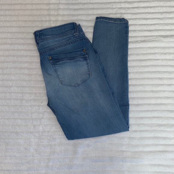 Skinny Jeans by Democracy💙 - Picture 4 of 5